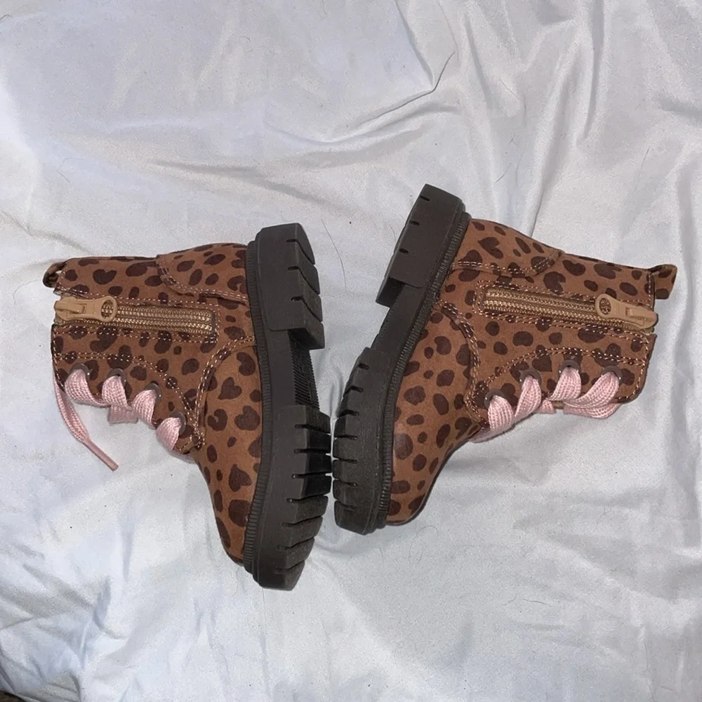 Cat & Jack Animal Print Non Marking Lace Up Boots size 5